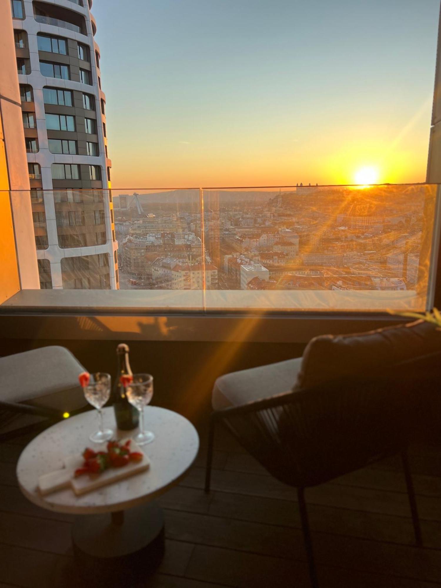 Sky Park-20th Floor Sunset Views - Parking Bratislava