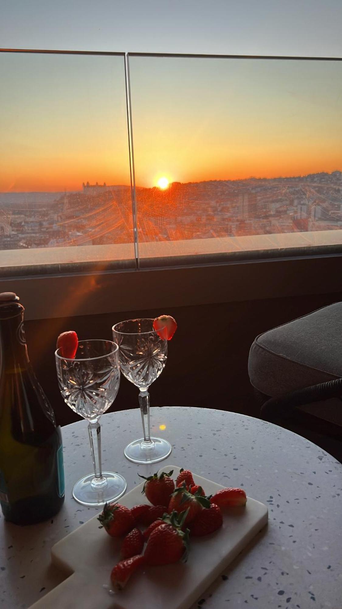 Sky Park-20th Floor Sunset Views - Parking Apartmán