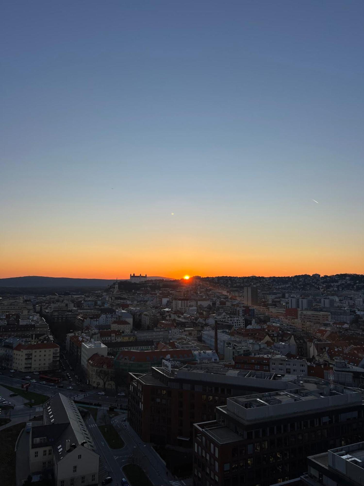 Sky Park-20th Floor Sunset Views - Parking *