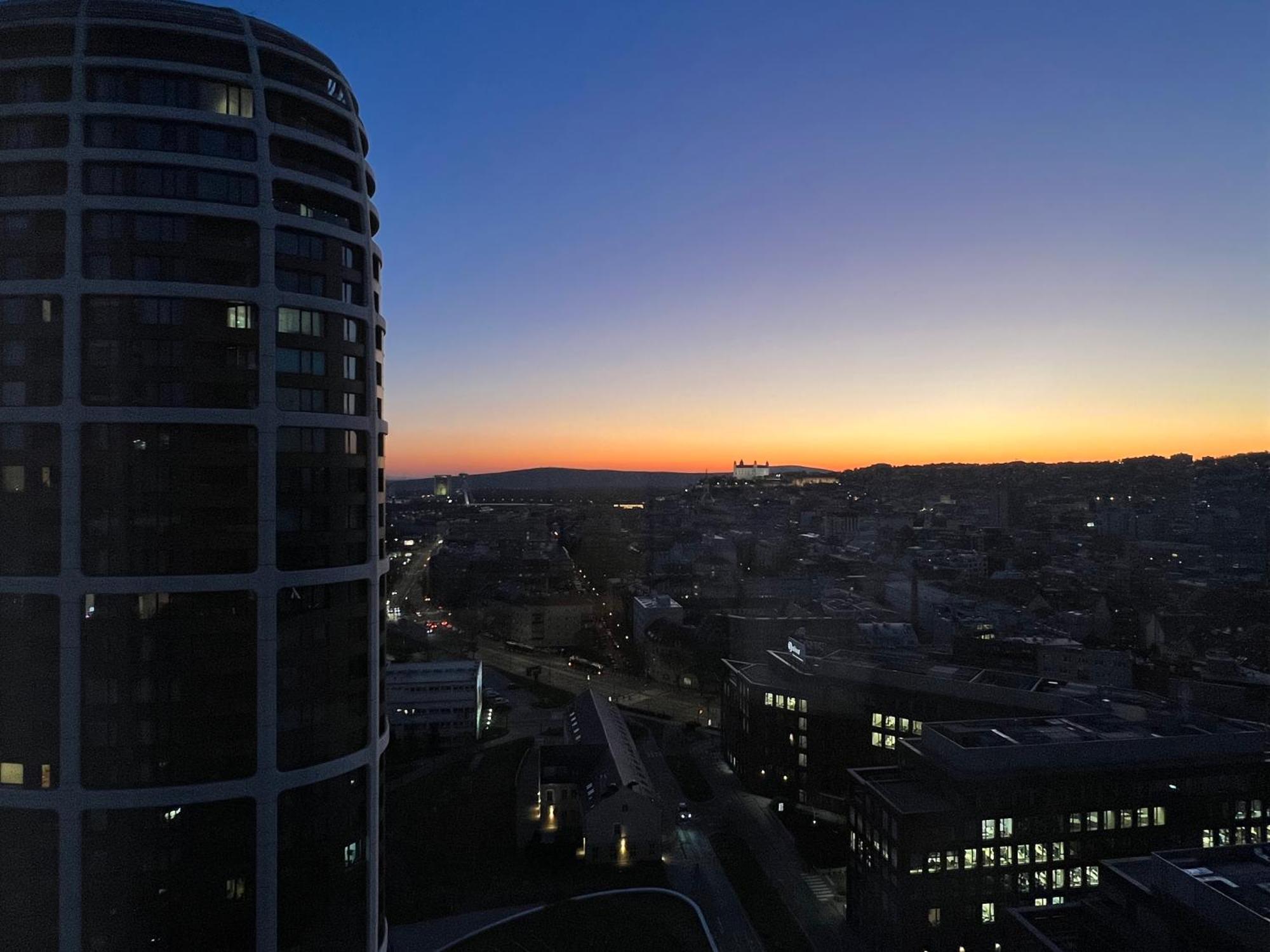 Sky Park-20th Floor Sunset Views - Parking